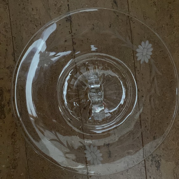 Vintage Elegant Clear Glass Sandwichs/Deserts Stand Etched Floral Design! - Picture 6 of 10